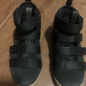 Lebron sneakers in great condition